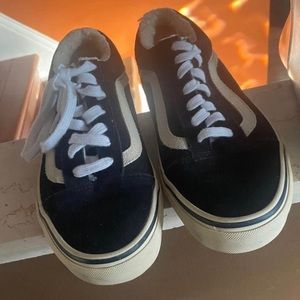 BRAND NEW Black VANS with cozy sherpa lining